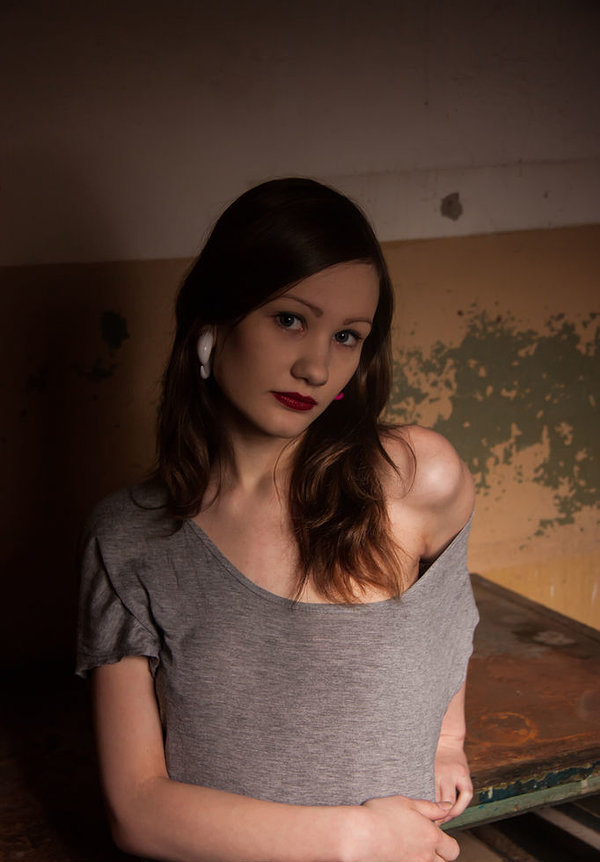 Дина, 27
